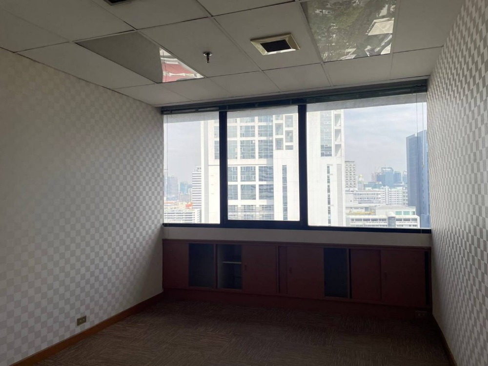 For RentOfficeKhlongtoei, Kluaynamthai : Rent office space Charn Issara Building 1 CHARN ISSARA TOWER 1, 14th floor, area 175 square meters (divided into 2 rooms), rental fee 113.750 baht * / month
