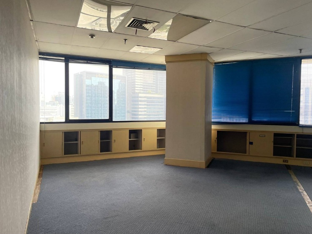 For RentOfficeKhlongtoei, Kluaynamthai : Rent office space Charn Issara Building 1 CHARN ISSARA TOWER 1, 14th floor, area 175 square meters (divided into 2 rooms), rental fee 113.750 baht * / month
