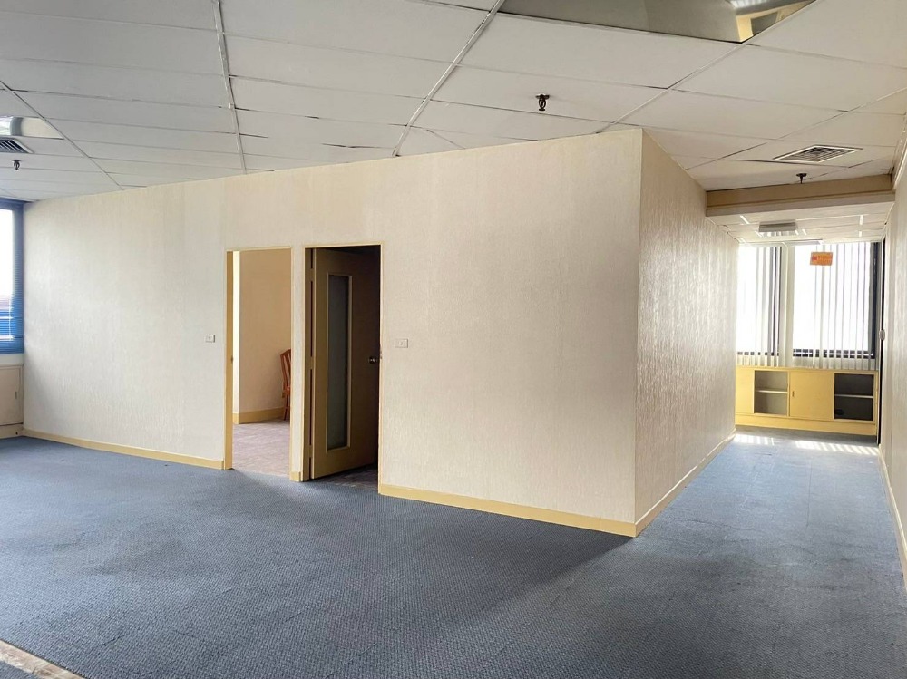 For RentOfficeKhlongtoei, Kluaynamthai : Rent office space Charn Issara Building 1 CHARN ISSARA TOWER 1, 14th floor, area 175 square meters (divided into 2 rooms), rental fee 113.750 baht * / month