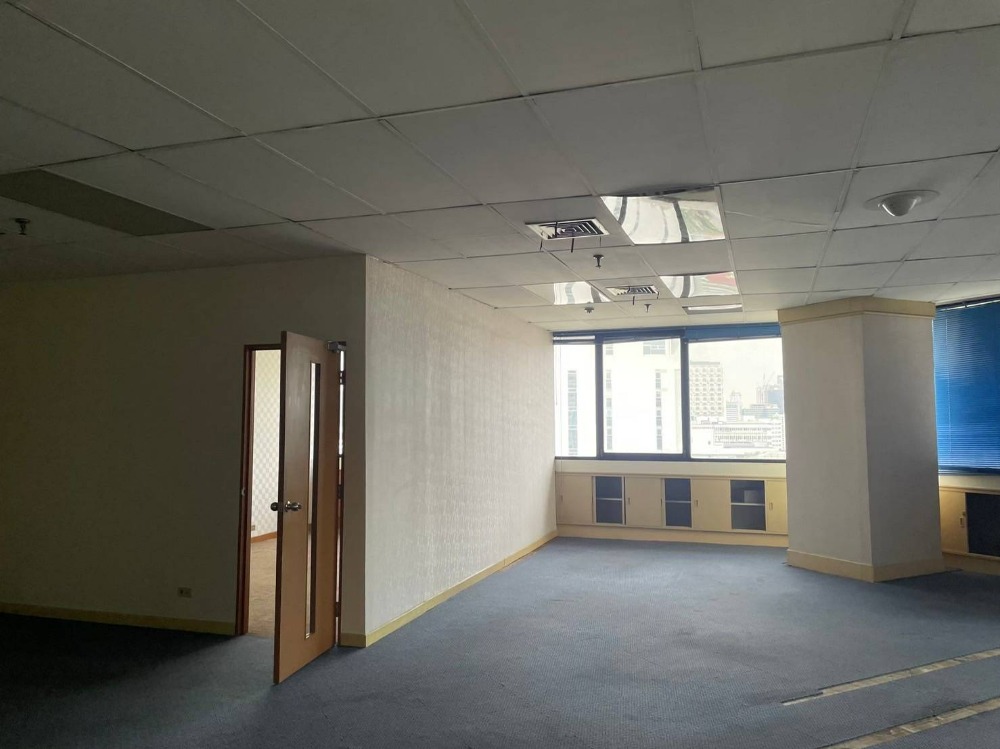 For RentOfficeKhlongtoei, Kluaynamthai : Rent office space Charn Issara Building 1 CHARN ISSARA TOWER 1, 14th floor, area 175 square meters (divided into 2 rooms), rental fee 113.750 baht * / month