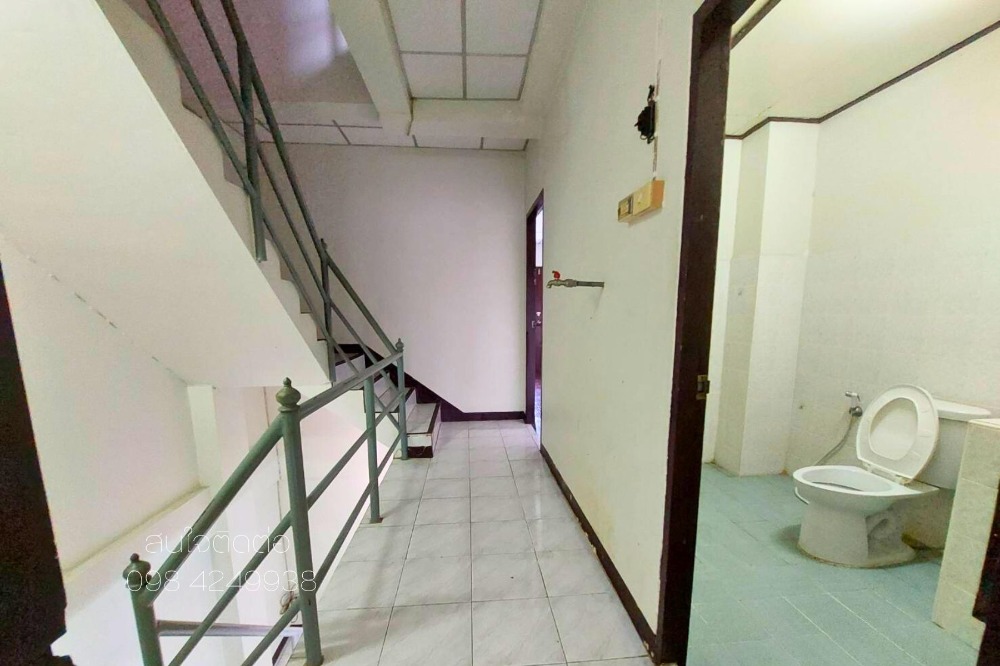 ขายทาวน์โฮมพระราม 5 ราชพฤกษ์ บางกรวย : ทาวน์เฮาส์ 3 ชั้น  17.4 ตรว. ใกล้ กฟผ.บางกรวย พระราม 7 ใกล้รถไฟฟ้า บางพลัด บางอ้อ เมืองนนทบุรี