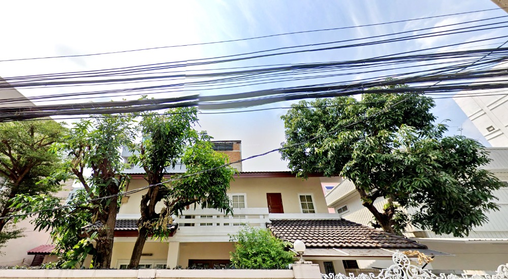 For RentHouseRatchadapisek, Huaikwang, Suttisan : HK0054😊0 For RENT 2-storey detached house for rent,🚪2 bedrooms🚄near MRT Huai Khwang🔔House area:35.00 sq m.🔔Usable area:130.00 sq m.💲Rent:52,000฿📞O99-5919653,O65 -9423251✅LineID:@sureresidence