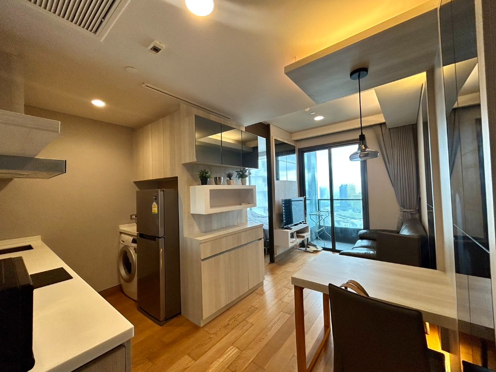 For RentCondoSukhumvit, Asoke, Thonglor : The Lumpini 24. Separate kitchen layout. The actual room is beautifully decorated as shown in the picture. ✨ Fully Furnished ✨📞 Line : @pukkhome (with @)