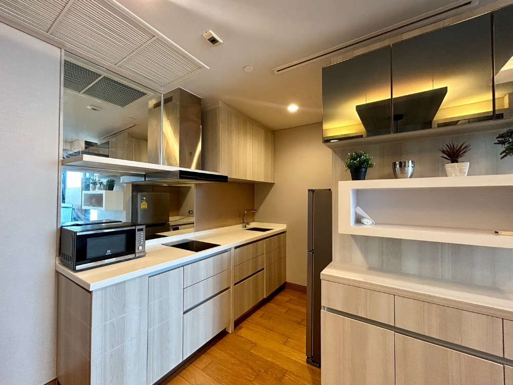 For RentCondoSukhumvit, Asoke, Thonglor : The Lumpini 24. Separate kitchen layout. The actual room is beautifully decorated as shown in the picture. ✨ Fully Furnished ✨📞 Line : @pukkhome (with @)