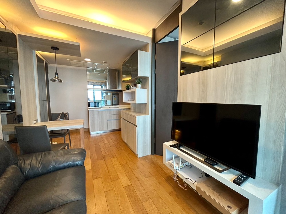 For RentCondoSukhumvit, Asoke, Thonglor : The Lumpini 24. Separate kitchen layout. The actual room is beautifully decorated as shown in the picture. ✨ Fully Furnished ✨📞 Line : @pukkhome (with @)