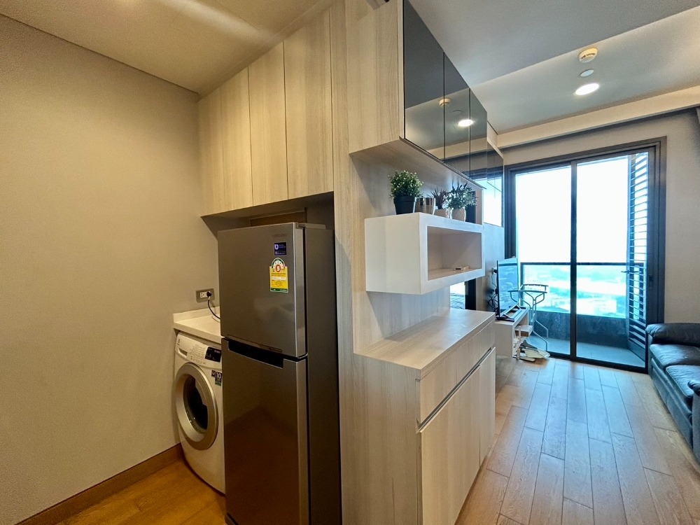 For RentCondoSukhumvit, Asoke, Thonglor : The Lumpini 24. Separate kitchen layout. The actual room is beautifully decorated as shown in the picture. ✨ Fully Furnished ✨📞 Line : @pukkhome (with @)