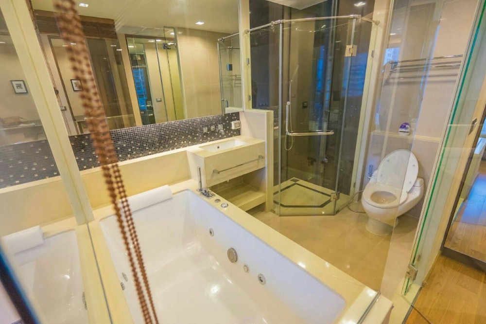 ขายคอนโดสาทร นราธิวาส : For sale Address sathorn , 2 bedrooms near BTS Chong nonsi