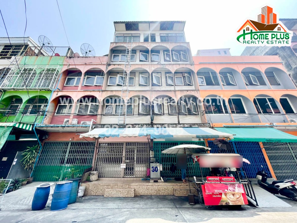 For SaleShop HouseRamkhamhaeng, Hua Mak : Commercial building, 5 floors, 2 booths, Ramkhamhaeng Road (near Major Hollywood Ramkhamhaeng), suitable for investment.