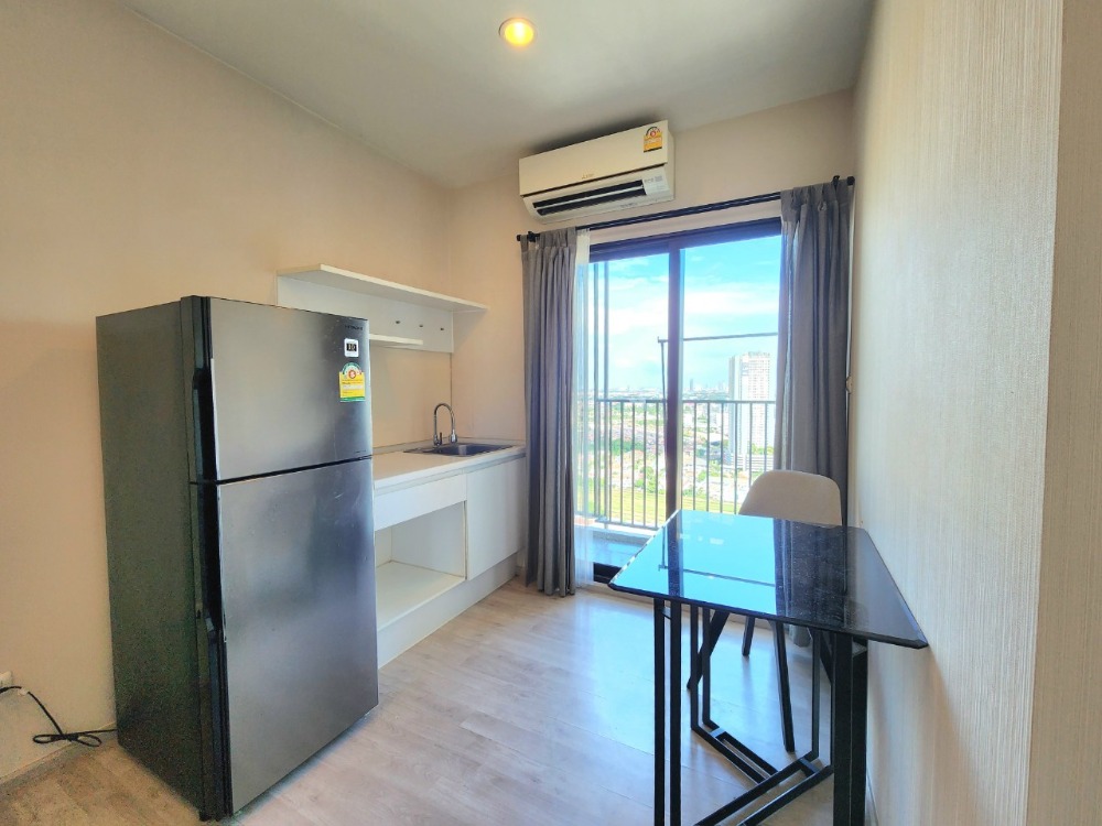 For RentCondoNonthaburi, Bang Yai, Bangbuathong : Condition as shown in the cover photo**Vacant room, electric adjustable sofa and washing machine**Condo for rent, Plum Condo, Central Station, Phase 1, 31st floor, 2 air conditioners, TV in the bedroom, ready to move in, just contact me.