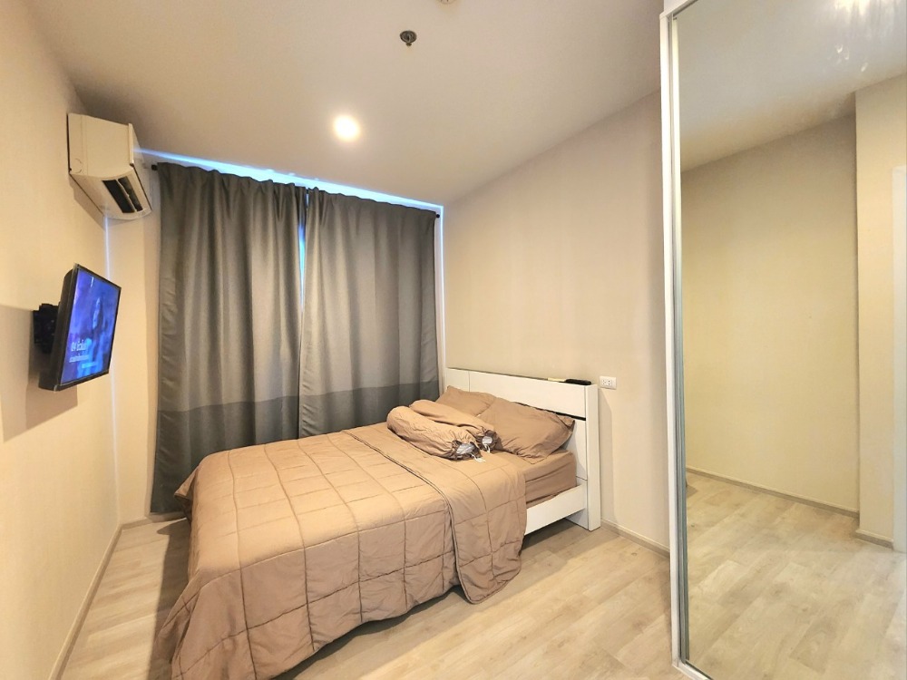 For RentCondoNonthaburi, Bang Yai, Bangbuathong : Condition as shown in the cover photo**Vacant room, electric adjustable sofa and washing machine**Condo for rent, Plum Condo, Central Station, Phase 1, 31st floor, 2 air conditioners, TV in the bedroom, ready to move in, just contact me.