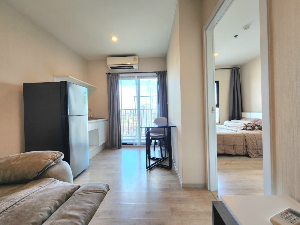 For RentCondoNonthaburi, Bang Yai, Bangbuathong : Condition as shown in the cover photo**Vacant room, electric adjustable sofa and washing machine**Condo for rent, Plum Condo, Central Station, Phase 1, 31st floor, 2 air conditioners, TV in the bedroom, ready to move in, just contact me.