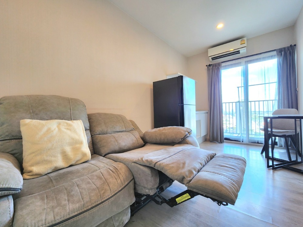 For RentCondoNonthaburi, Bang Yai, Bangbuathong : Condition as shown in the cover photo**Vacant room, electric adjustable sofa and washing machine**Condo for rent, Plum Condo, Central Station, Phase 1, 31st floor, 2 air conditioners, TV in the bedroom, ready to move in, just contact me.