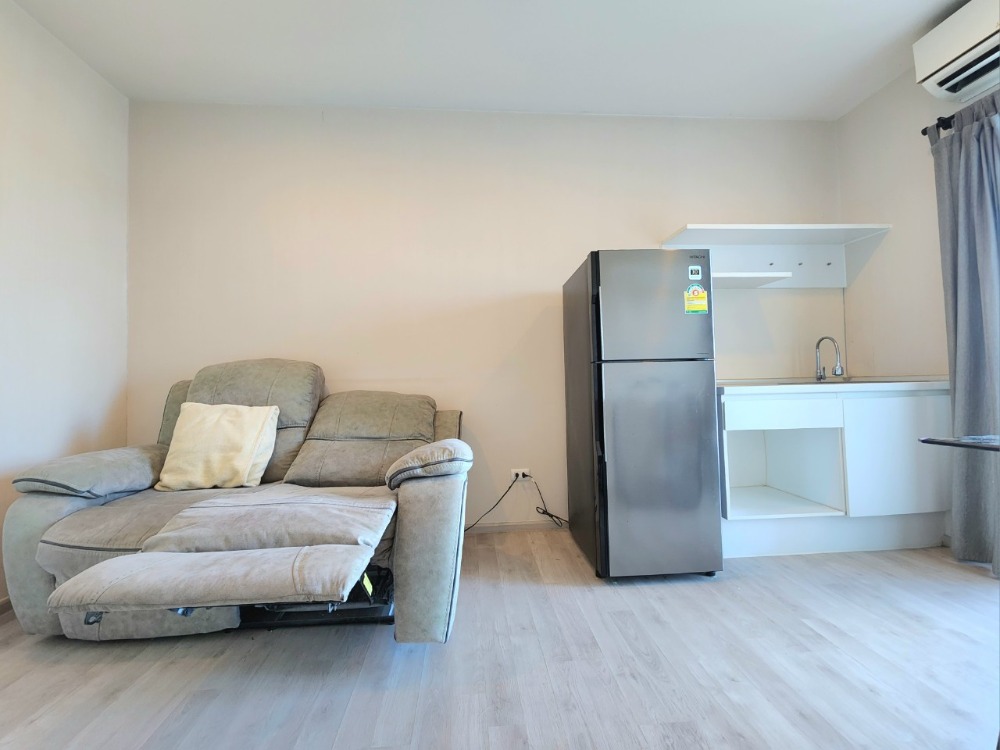 For RentCondoNonthaburi, Bang Yai, Bangbuathong : Condition as shown in the cover photo**Vacant room, electric adjustable sofa and washing machine**Condo for rent, Plum Condo, Central Station, Phase 1, 31st floor, 2 air conditioners, TV in the bedroom, ready to move in, just contact me.