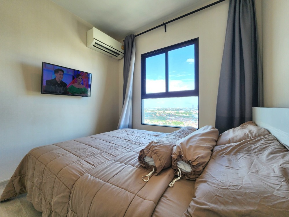 For RentCondoNonthaburi, Bang Yai, Bangbuathong : Condition as shown in the cover photo**Vacant room, electric adjustable sofa and washing machine**Condo for rent, Plum Condo, Central Station, Phase 1, 31st floor, 2 air conditioners, TV in the bedroom, ready to move in, just contact me.