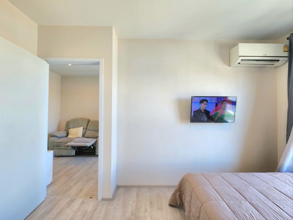 For RentCondoNonthaburi, Bang Yai, Bangbuathong : Condition as shown in the cover photo**Vacant room, electric adjustable sofa and washing machine**Condo for rent, Plum Condo, Central Station, Phase 1, 31st floor, 2 air conditioners, TV in the bedroom, ready to move in, just contact me.