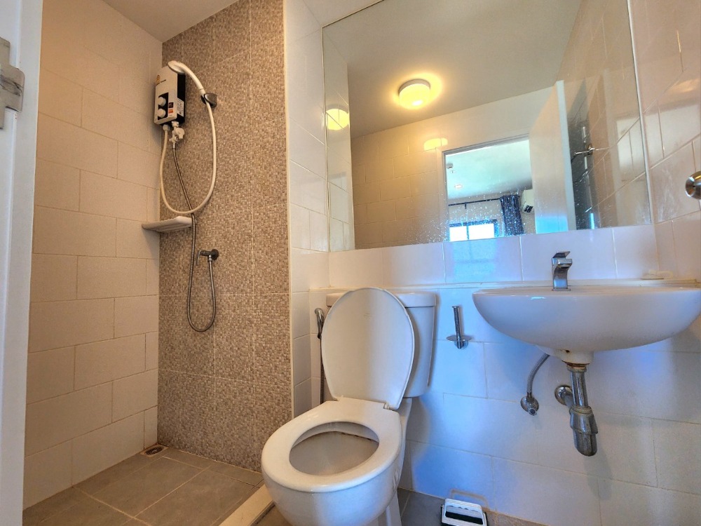 For RentCondoNonthaburi, Bang Yai, Bangbuathong : Condition as shown in the cover photo**Vacant room, electric adjustable sofa and washing machine**Condo for rent, Plum Condo, Central Station, Phase 1, 31st floor, 2 air conditioners, TV in the bedroom, ready to move in, just contact me.