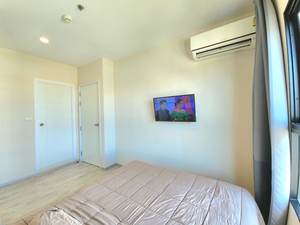 For RentCondoNonthaburi, Bang Yai, Bangbuathong : Condition as shown in the cover photo**Vacant room, electric adjustable sofa and washing machine**Condo for rent, Plum Condo, Central Station, Phase 1, 31st floor, 2 air conditioners, TV in the bedroom, ready to move in, just contact me.