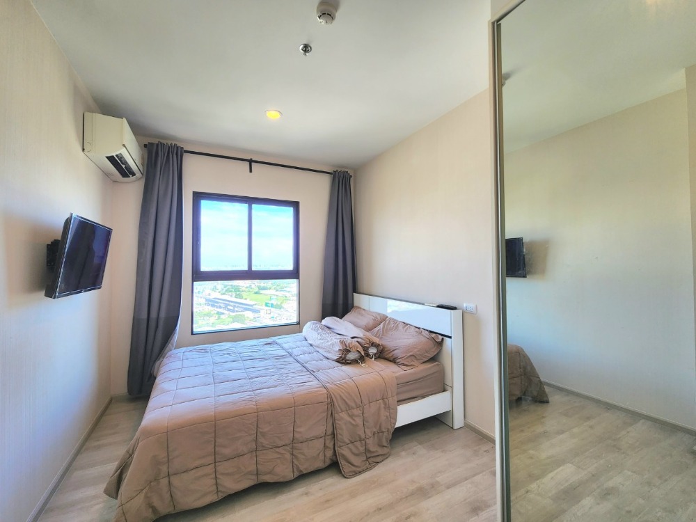 For RentCondoNonthaburi, Bang Yai, Bangbuathong : Condition as shown in the cover photo**Vacant room, electric adjustable sofa and washing machine**Condo for rent, Plum Condo, Central Station, Phase 1, 31st floor, 2 air conditioners, TV in the bedroom, ready to move in, just contact me.