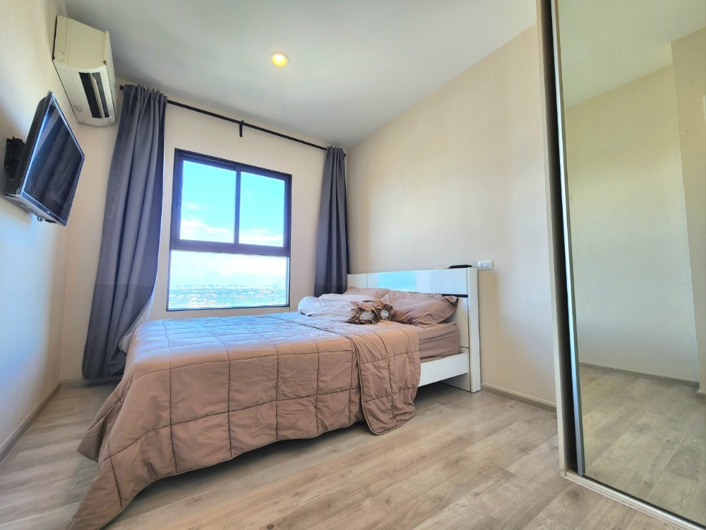 For RentCondoNonthaburi, Bang Yai, Bangbuathong : Condition as shown in the cover photo**Vacant room, electric adjustable sofa and washing machine**Condo for rent, Plum Condo, Central Station, Phase 1, 31st floor, 2 air conditioners, TV in the bedroom, ready to move in, just contact me.