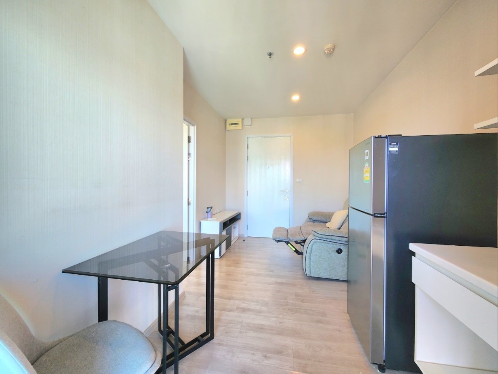 For RentCondoNonthaburi, Bang Yai, Bangbuathong : Condition as shown in the cover photo**Vacant room, electric adjustable sofa and washing machine**Condo for rent, Plum Condo, Central Station, Phase 1, 31st floor, 2 air conditioners, TV in the bedroom, ready to move in, just contact me.