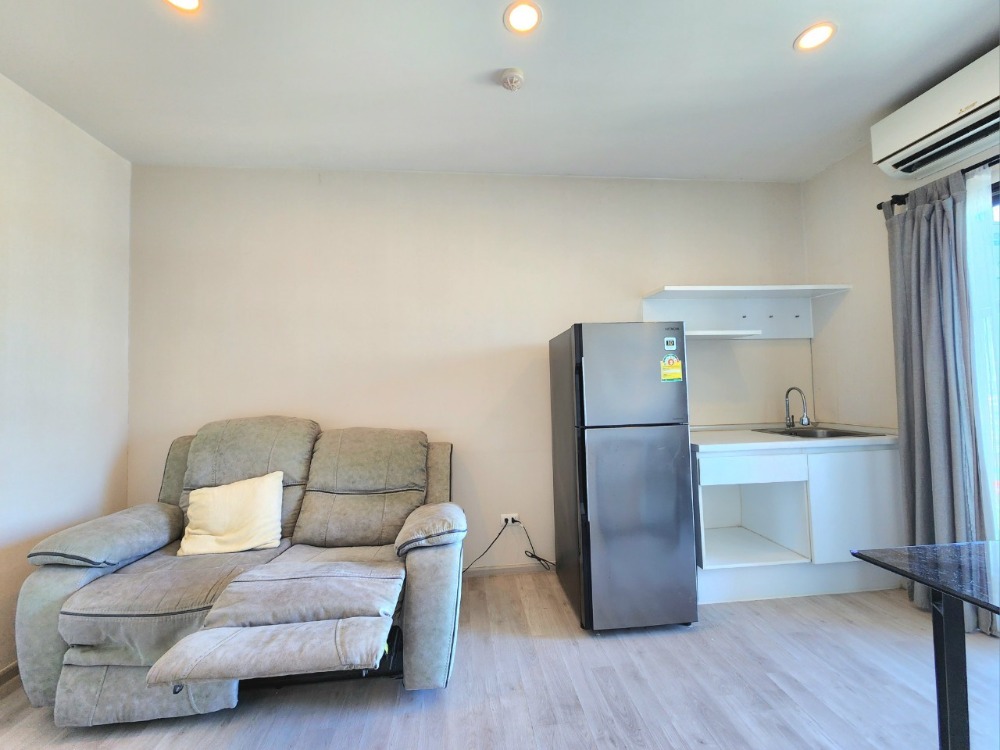 For RentCondoNonthaburi, Bang Yai, Bangbuathong : Condition as shown in the cover photo**Vacant room, electric adjustable sofa and washing machine**Condo for rent, Plum Condo, Central Station, Phase 1, 31st floor, 2 air conditioners, TV in the bedroom, ready to move in, just contact me.