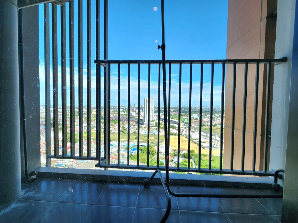 For RentCondoNonthaburi, Bang Yai, Bangbuathong : Condition as shown in the cover photo**Vacant room, electric adjustable sofa and washing machine**Condo for rent, Plum Condo, Central Station, Phase 1, 31st floor, 2 air conditioners, TV in the bedroom, ready to move in, just contact me.