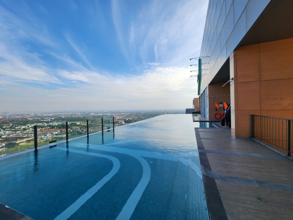 For RentCondoNonthaburi, Bang Yai, Bangbuathong : Condition as shown in the cover photo**Vacant room, electric adjustable sofa and washing machine**Condo for rent, Plum Condo, Central Station, Phase 1, 31st floor, 2 air conditioners, TV in the bedroom, ready to move in, just contact me.