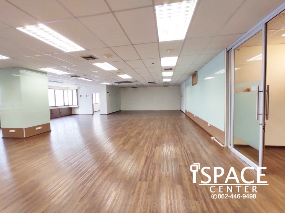 For RentOfficeSilom, Saladaeng, Bangrak : Office for rent, next to BTS Sala Daeng and MRT Silom, starting from 60-1,200 sq m. travel comfortably ready to work