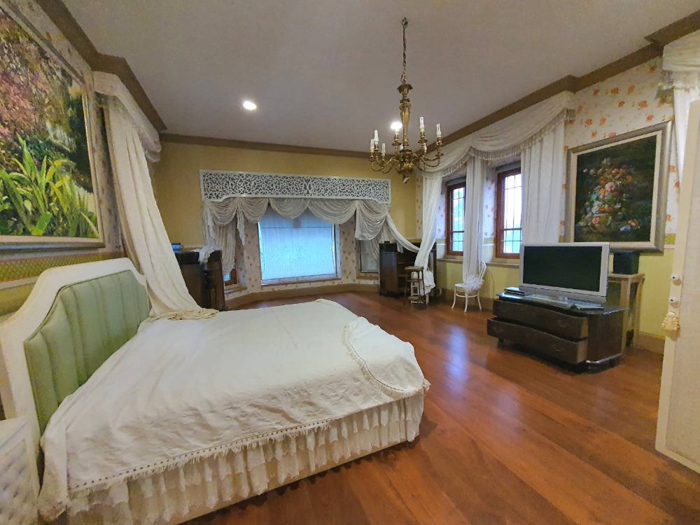 ขายบ้านเชียงใหม่ : ขายถูก !!! ขายบ้านเดี่ยวพร้อมที่ดิน 2 ไร่ 3 ชั้น สไตล์อังกฤษ ติดริมแม่น้ำปิง จอมทอง เชียงใหม่ บนที่ดินท้องมังกร