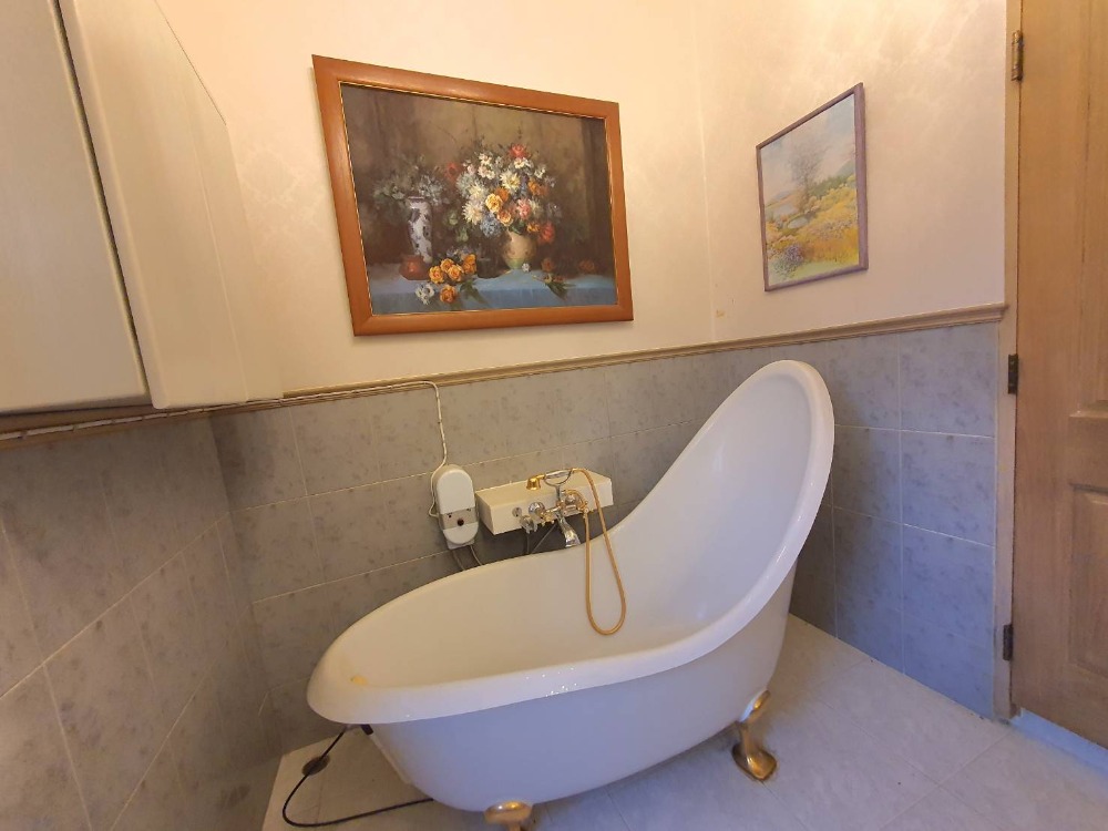 ขายบ้านเชียงใหม่ : ขายถูก !!! ขายบ้านเดี่ยวพร้อมที่ดิน 2 ไร่ 3 ชั้น สไตล์อังกฤษ ติดริมแม่น้ำปิง จอมทอง เชียงใหม่ บนที่ดินท้องมังกร