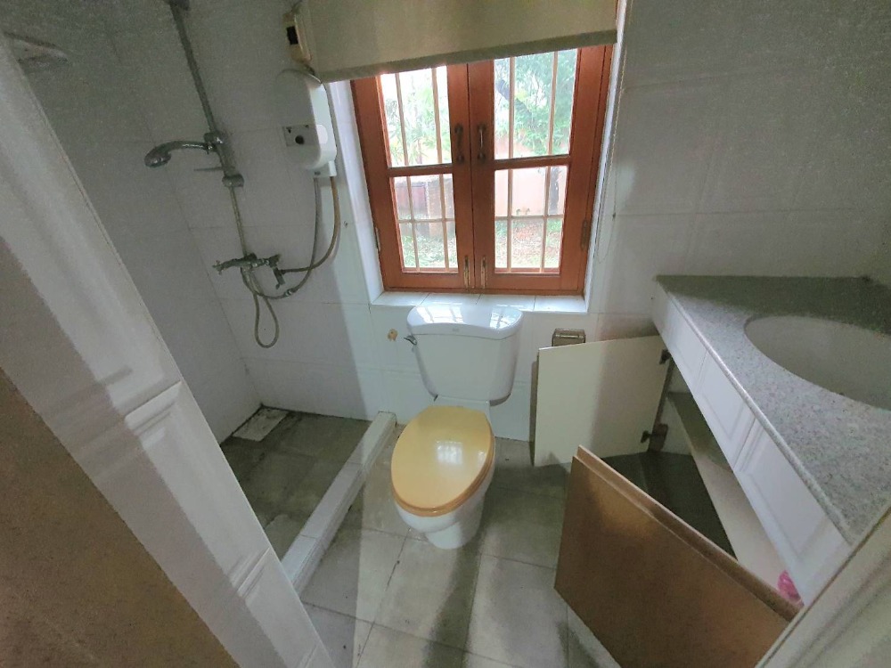 ขายบ้านเชียงใหม่ : ขายถูก !!! ขายบ้านเดี่ยวพร้อมที่ดิน 2 ไร่ 3 ชั้น สไตล์อังกฤษ ติดริมแม่น้ำปิง จอมทอง เชียงใหม่ บนที่ดินท้องมังกร