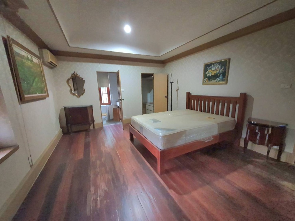 ขายบ้านเชียงใหม่ : ขายถูก !!! ขายบ้านเดี่ยวพร้อมที่ดิน 2 ไร่ 3 ชั้น สไตล์อังกฤษ ติดริมแม่น้ำปิง จอมทอง เชียงใหม่ บนที่ดินท้องมังกร