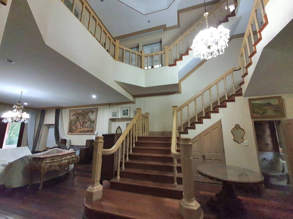 ขายบ้านเชียงใหม่ : ขายถูก !!! ขายบ้านเดี่ยวพร้อมที่ดิน 2 ไร่ 3 ชั้น สไตล์อังกฤษ ติดริมแม่น้ำปิง จอมทอง เชียงใหม่ บนที่ดินท้องมังกร