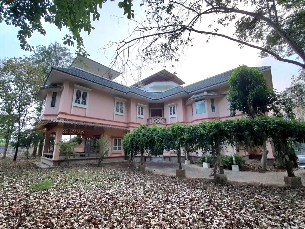For SaleHouseChiang Mai : Super sale House for sale with land 2 rai, 3 floors, British style, next to the Ping River, Chom Thong, Chiang Mai, on the land of the dragon belly.