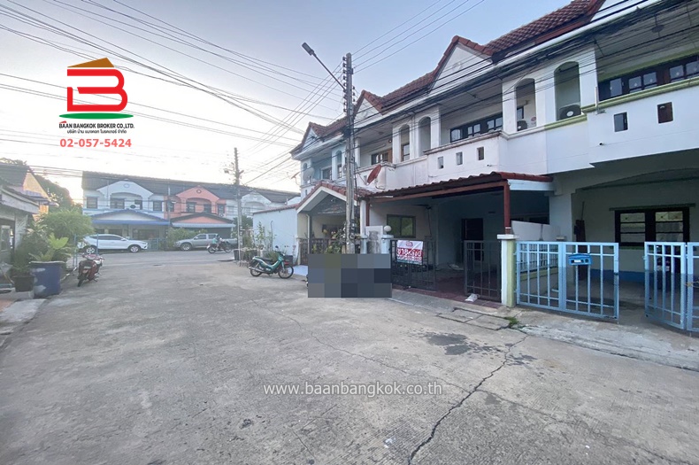 ขายทาวน์โฮมปทุมธานี รังสิต ธรรมศาสตร์ : ขาย/เช่า ทาวน์เฮาส์ หมู่บ้าน บ้านฟ้ารังสิต คลอง 4 เนื้อที่ 16 ตรว. ใกล้สวนสนุกดรีมเวิลด์, โลตัสคลอง 4 ถนนรังสิต-นครนายก ต.บึงยี่โถ อ.ธัญบุรี จ.ปทุมธานี