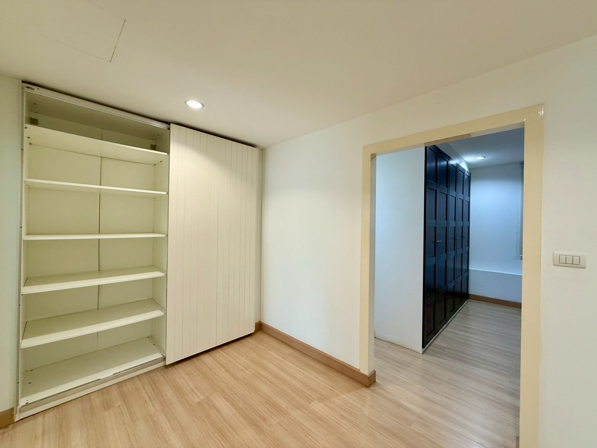 For RentTownhomeRama3 (Riverside),Satupadit : Great value for rent!! Thanapat Green Zone, Soi Nonsi 20, Sathorn-Narathiwat, 3-storey townhouse, 3 bedrooms, 3 bathrooms, size 157 sq m. Near Central Rama 3, convenient transportation, near BRT Nararam 3, BRT Chan Road, BTS Chong Nonsi, many shopping are