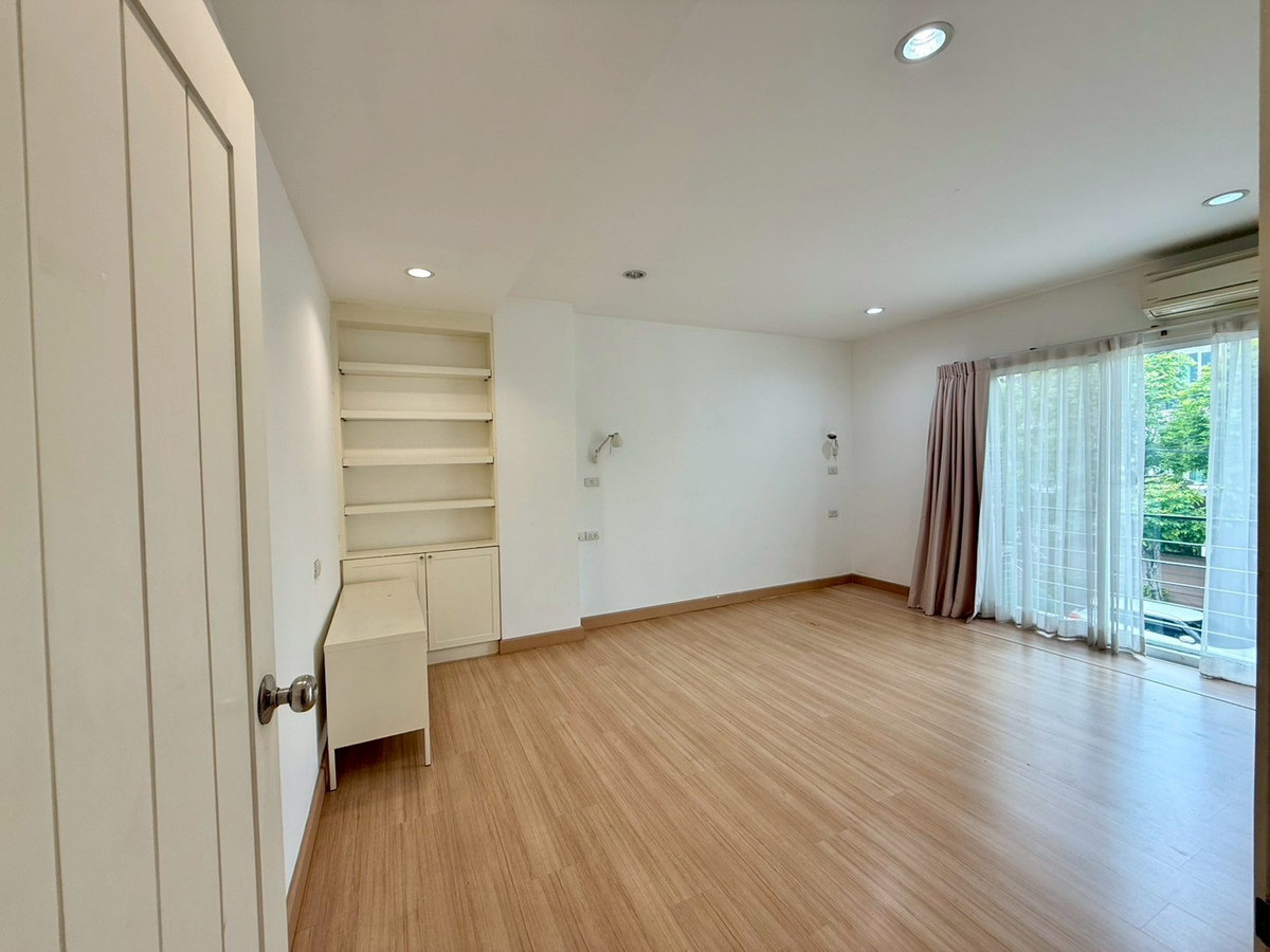 For RentTownhomeRama3 (Riverside),Satupadit : Great value for rent!! Thanapat Green Zone, Soi Nonsi 20, Sathorn-Narathiwat, 3-storey townhouse, 3 bedrooms, 3 bathrooms, size 157 sq m. Near Central Rama 3, convenient transportation, near BRT Nararam 3, BRT Chan Road, BTS Chong Nonsi, many shopping are