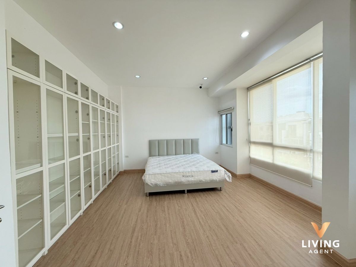 For RentTownhomeRama3 (Riverside),Satupadit : Great value for rent!! Thanapat Green Zone, Soi Nonsi 20, Sathorn-Narathiwat, 3-storey townhouse, 3 bedrooms, 3 bathrooms, size 157 sq m. Near Central Rama 3, convenient transportation, near BRT Nararam 3, BRT Chan Road, BTS Chong Nonsi, many shopping are