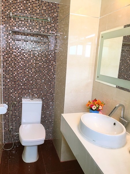 ให้เช่าคอนโดเสรีไทย-นิด้า : ✅ BHR124 ✅ Line : @p2nproperty