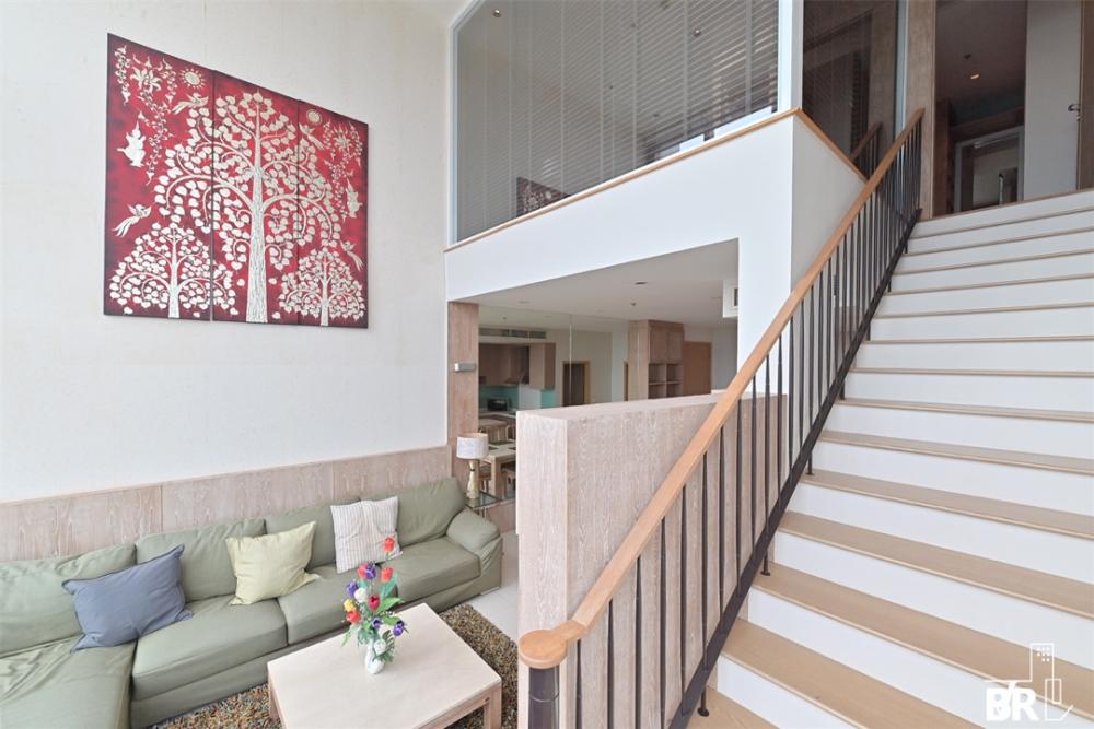 For RentCondoSukhumvit, Asoke, Thonglor : For Rent : The Emporio Place Duplex High floor 80 sqm, popular location, near BTS Phrom Phong, large room, fully furnished, high floor, very good view