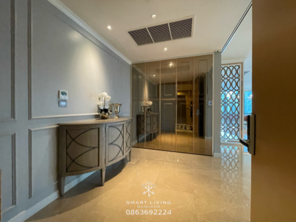 For SaleCondoWitthayu, Chidlom, Langsuan, Ploenchit : Sell with tenant til January 26
SINDHORN RESIDENCE, 2 bedrooms, large balcony, near BTS Phloen Chit