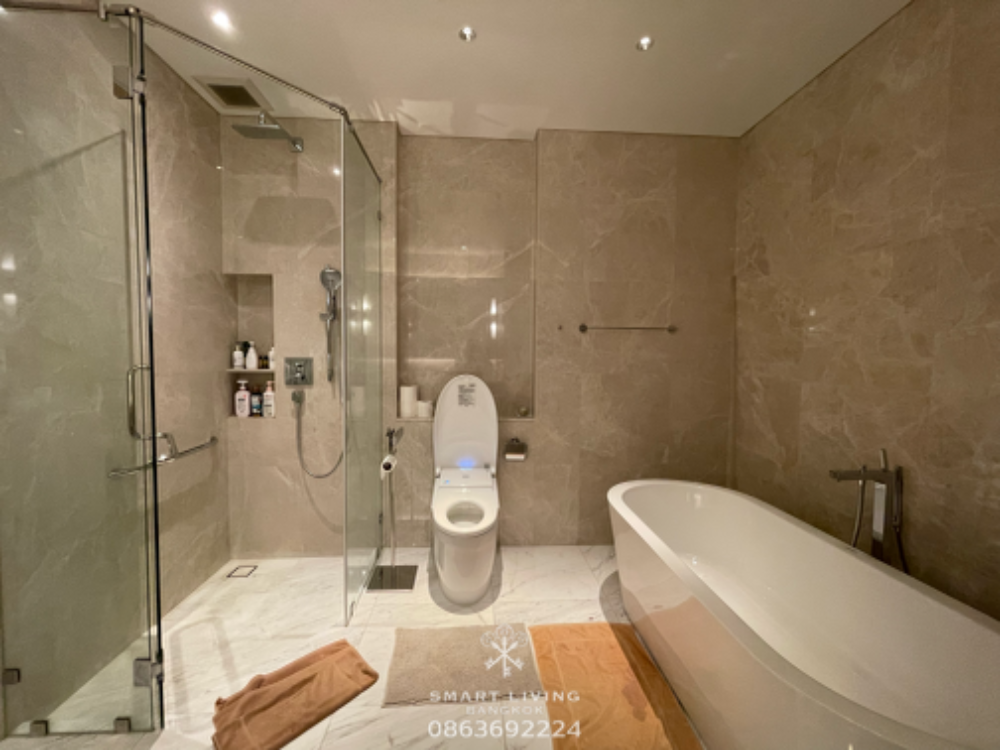 For SaleCondoWitthayu, Chidlom, Langsuan, Ploenchit : Sell with tenant til January 26
SINDHORN RESIDENCE, 2 bedrooms, large balcony, near BTS Phloen Chit