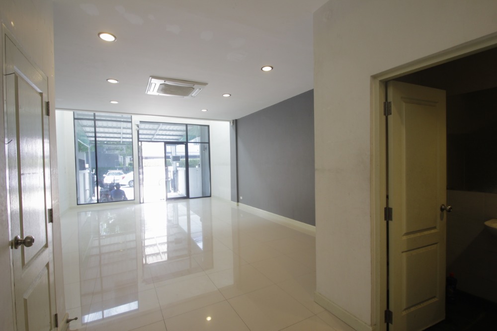 For SaleShop HousePinklao, Charansanitwong : Townhome for sale, Charan 13 office, Bang Waek 69, Workplace SC Asset, near Bang Wa BTS, 4 floors, convenient parking, 8.5 million.