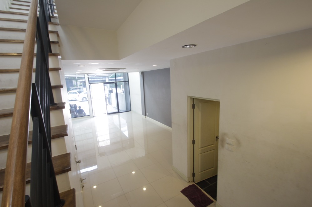 For SaleShop HousePinklao, Charansanitwong : Townhome for sale, Charan 13 office, Bang Waek 69, Workplace SC Asset, near Bang Wa BTS, 4 floors, convenient parking, 8.5 million.