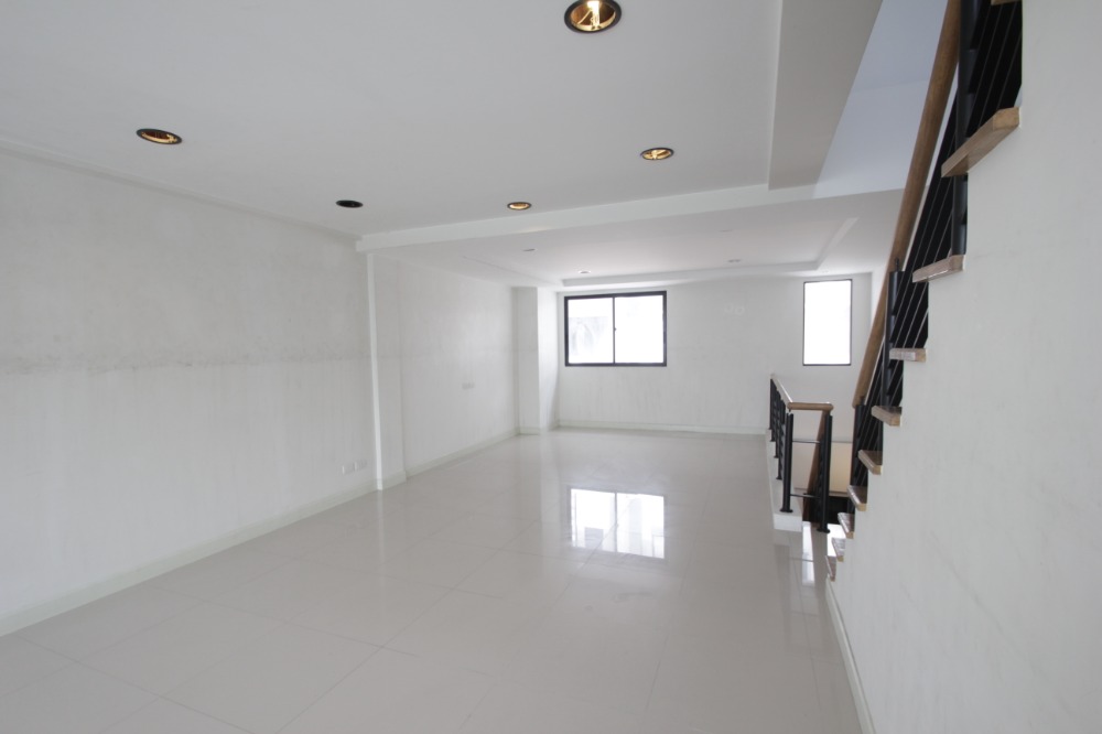 For SaleShop HousePinklao, Charansanitwong : Townhome for sale, Charan 13 office, Bang Waek 69, Workplace SC Asset, near Bang Wa BTS, 4 floors, convenient parking, 8.5 million.