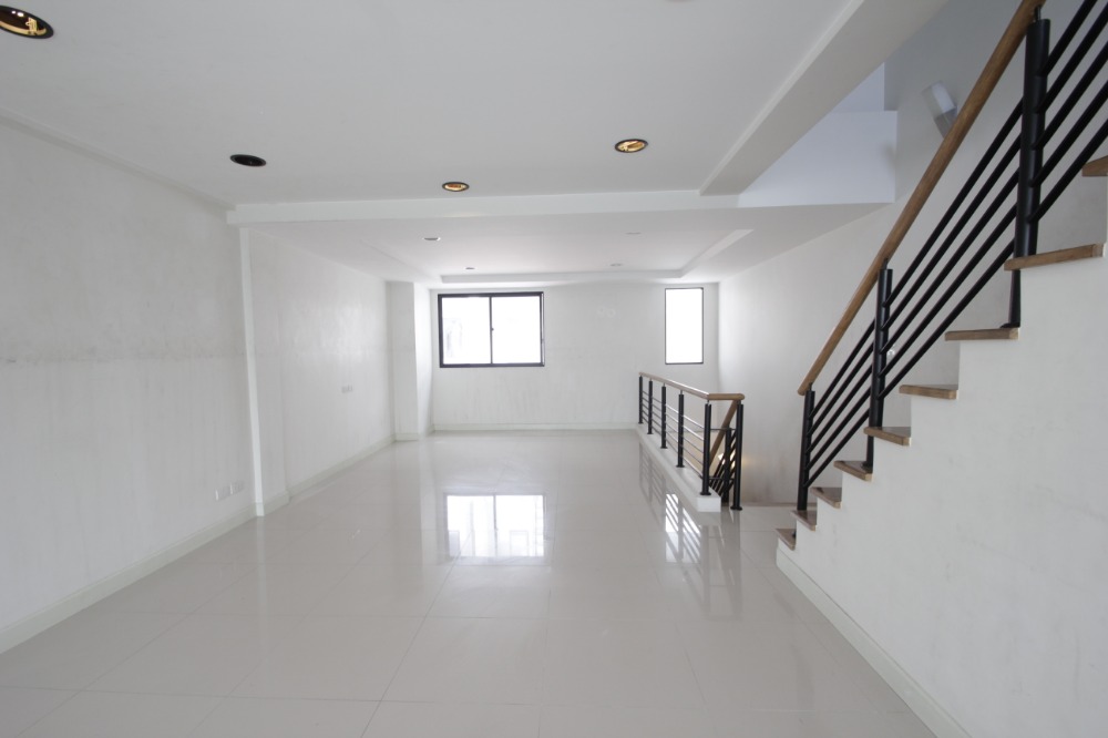 For SaleShop HousePinklao, Charansanitwong : Townhome for sale, Charan 13 office, Bang Waek 69, Workplace SC Asset, near Bang Wa BTS, 4 floors, convenient parking, 8.5 million.