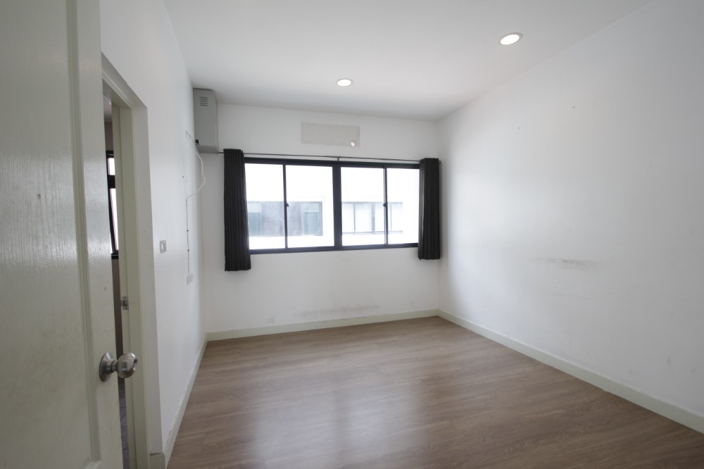 For SaleShop HousePinklao, Charansanitwong : Townhome for sale, Charan 13 office, Bang Waek 69, Workplace SC Asset, near Bang Wa BTS, 4 floors, convenient parking, 8.5 million.