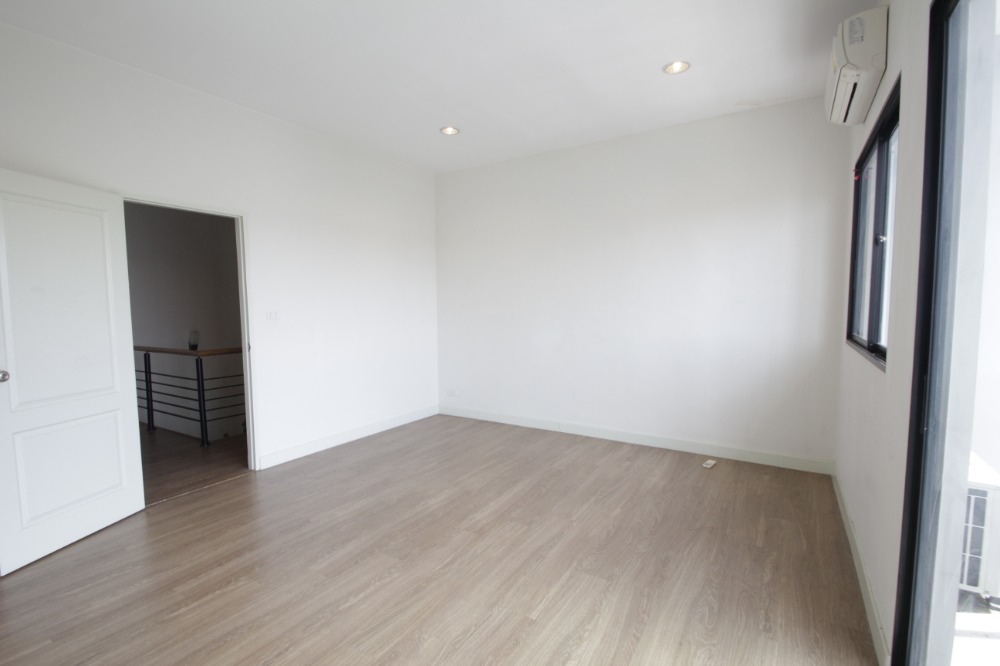 For SaleShop HousePinklao, Charansanitwong : Townhome for sale, Charan 13 office, Bang Waek 69, Workplace SC Asset, near Bang Wa BTS, 4 floors, convenient parking, 8.5 million.