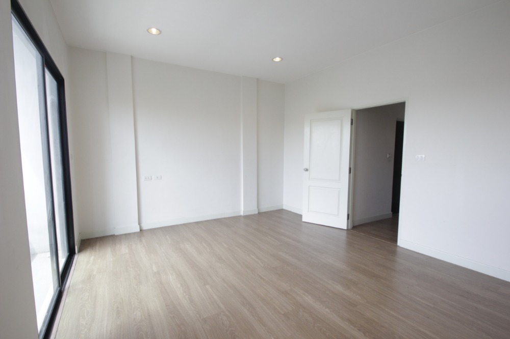 For SaleShop HousePinklao, Charansanitwong : Townhome for sale, Charan 13 office, Bang Waek 69, Workplace SC Asset, near Bang Wa BTS, 4 floors, convenient parking, 8.5 million.