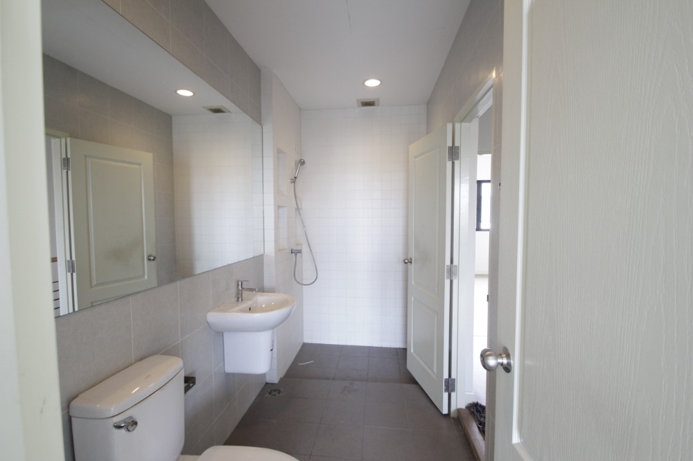 For SaleShop HousePinklao, Charansanitwong : Townhome for sale, Charan 13 office, Bang Waek 69, Workplace SC Asset, near Bang Wa BTS, 4 floors, convenient parking, 8.5 million.